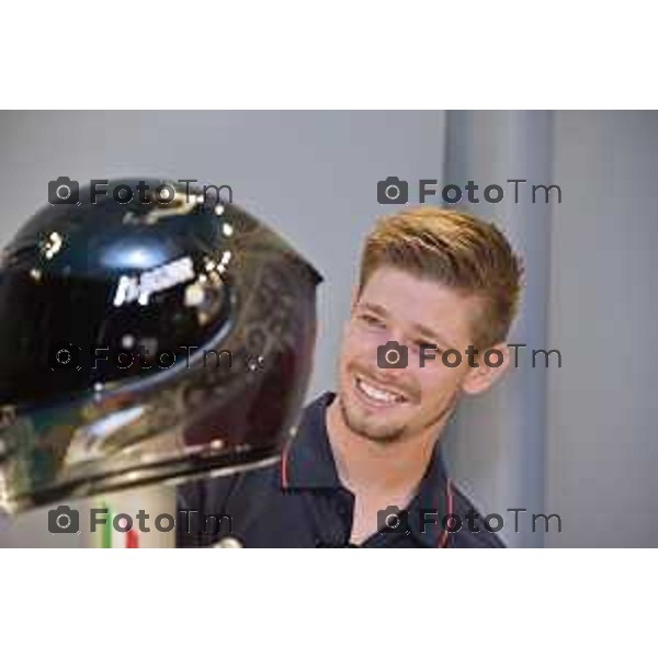 Brembate Sopra Nolan il Campione del Mondo Casey Stoner presentazione casco X-802RR ULTRA CARBON EDIZIONE ONE-OFF SUPERHERO a lui dedicata.