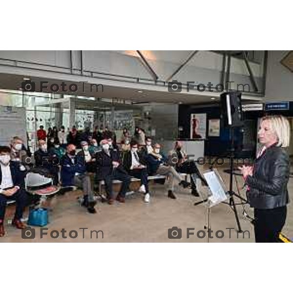 Foto Manzoni Tiziano/LaPresse 30-03-2023Bergamo Italia - Cronaca - assessori Regione Lombardia, Claudia Maria Terzi (Infrastrutture e Opere pubbliche) e Paolo Franco (Casa e Housing sociale), , all\'ospedale \'Bolognini\' di Seriate (Bergamo),