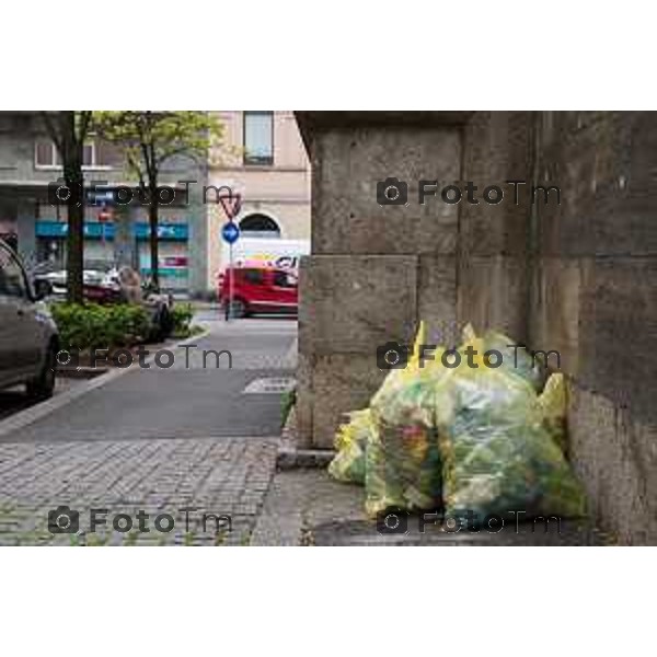 Foto Manzoni Tiziano/LaPresse 31-03-2023Bergamo Italia - Cronaca - Bergamo raccolta differenziata rifiuti immondizia