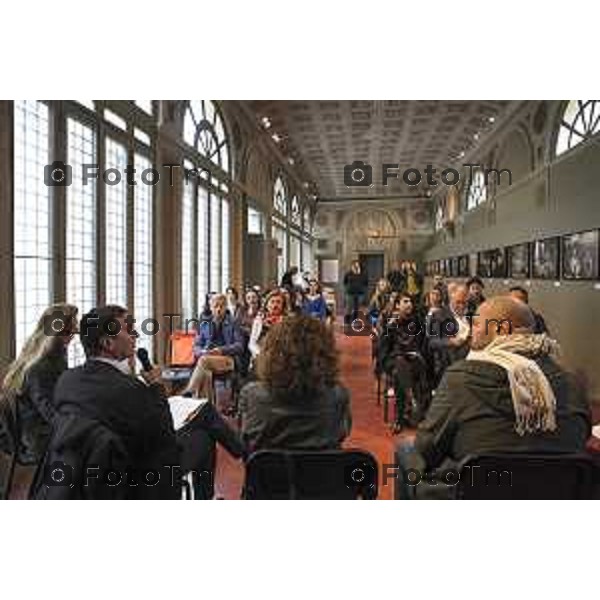 Inaugurazione della mostra "Semi di Speranza" del fotografo Gianfranco Ferraro per Fondazione CESVI presso l’ex ateneo in Città Alta. L’intervento del sindaco Giorgio Gori insieme al fotografo Gianfranco Ferraro, Gloria Zavatta, presidente di CESVI e Sylvie Wabes Candotti, Resilience Advisor di FAO. Bergamo, 31 marzo 2023.