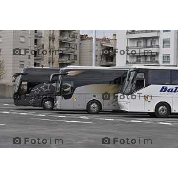 Foto Manzoni Tiziano/LaPresse 1-04-2023Bergamo Italia - Cronaca - Bergamo attivo il parcheggio per pulma turistici in via Rovelli