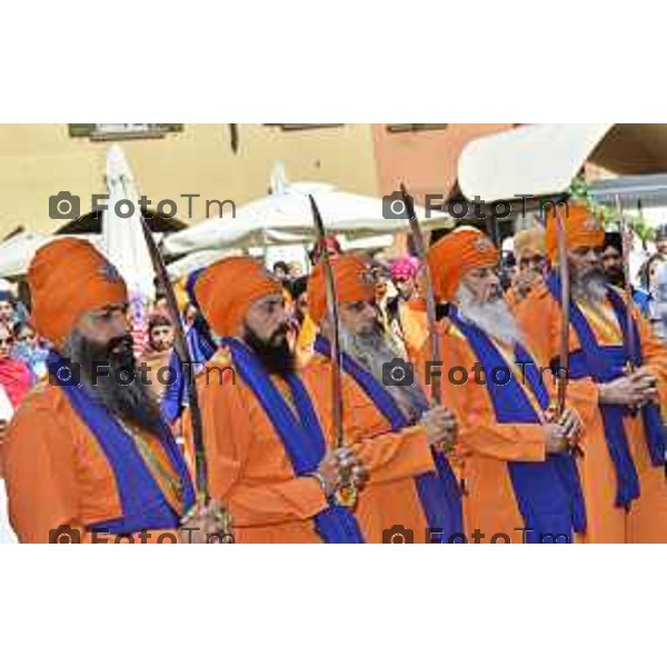 Foto Manzoni Tiziano/LaPresse 1-04-2023Bergamo Italia - Cronaca - Bergamo la tradizionale processione della comunità Sikh di Bergamo