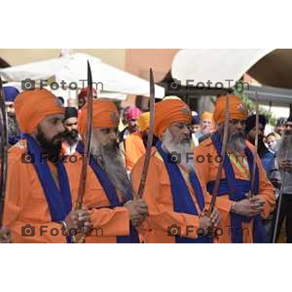 Foto Manzoni Tiziano/LaPresse 1-04-2023Bergamo Italia - Cronaca - Bergamo la tradizionale processione della comunità Sikh di Bergamo