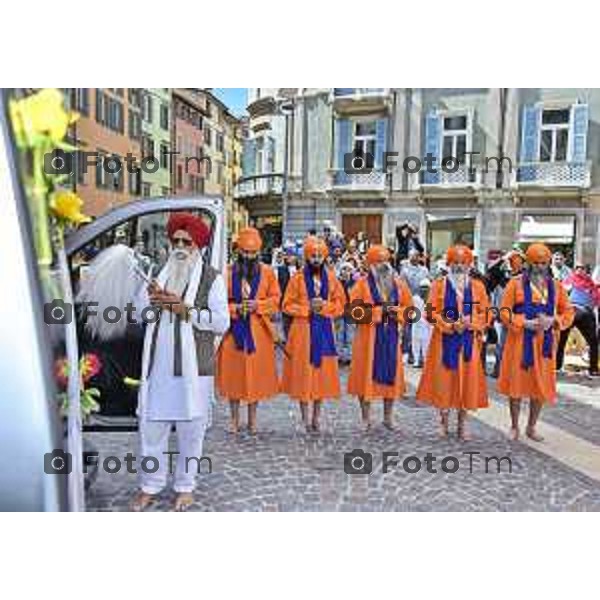 Foto Manzoni Tiziano/LaPresse 1-04-2023Bergamo Italia - Cronaca - Bergamo la tradizionale processione della comunità Sikh di Bergamo