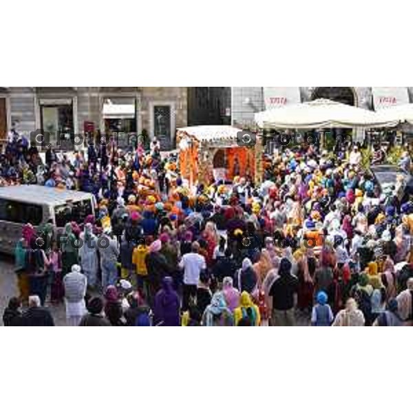 Foto Manzoni Tiziano/LaPresse 1-04-2023Bergamo Italia - Cronaca - Bergamo la tradizionale processione della comunità Sikh di Bergamo