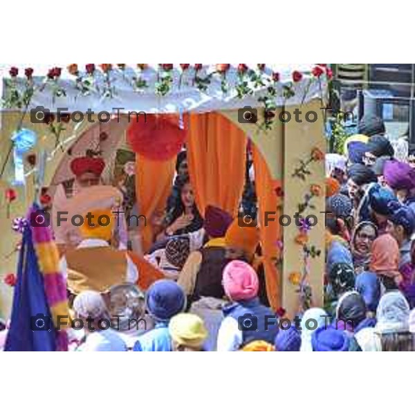 Foto Manzoni Tiziano/LaPresse 1-04-2023Bergamo Italia - Cronaca - Bergamo la tradizionale processione della comunità Sikh di Bergamo