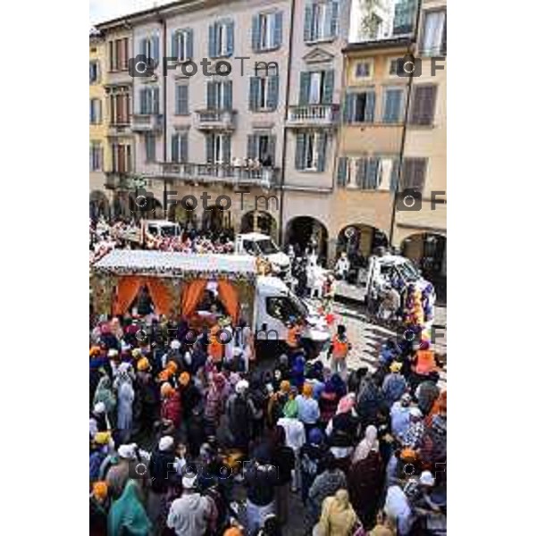 Foto Manzoni Tiziano/LaPresse 1-04-2023Bergamo Italia - Cronaca - Bergamo la tradizionale processione della comunità Sikh di Bergamo