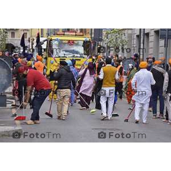 Foto Manzoni Tiziano/LaPresse 1-04-2023Bergamo Italia - Cronaca - Bergamo la tradizionale processione della comunità Sikh di Bergamo