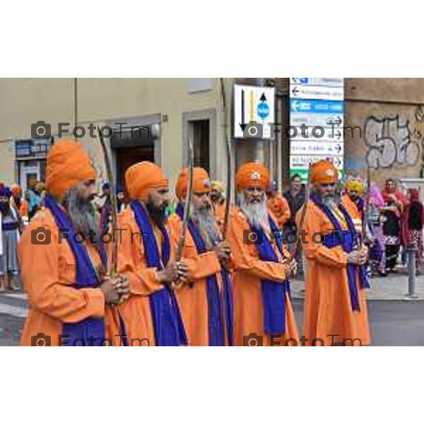 Foto Manzoni Tiziano/LaPresse 1-04-2023Bergamo Italia - Cronaca - Bergamo la tradizionale processione della comunità Sikh di Bergamo