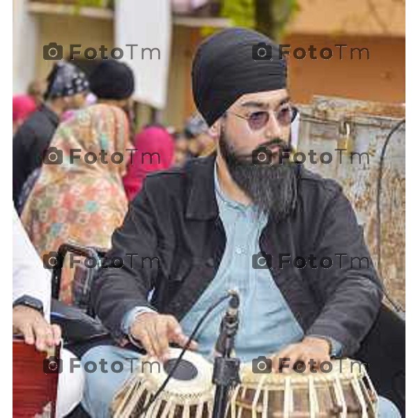 Foto Manzoni Tiziano/LaPresse 1-04-2023Bergamo Italia - Cronaca - Bergamo la tradizionale processione della comunità Sikh di Bergamo