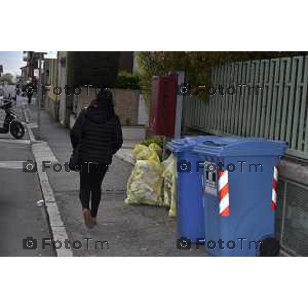 Foto Manzoni Tiziano/LaPresse 31-03-2023Bergamo Italia - Cronaca - Bergamo raccolta differenziata rifiuti immondizia