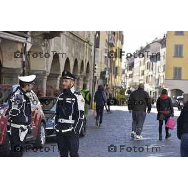 Foto Manzoni Tiziano/LaPresse 1-04-2023Bergamo Italia - Cronaca - Bergamo polizia locale in piazza Pontida intervento