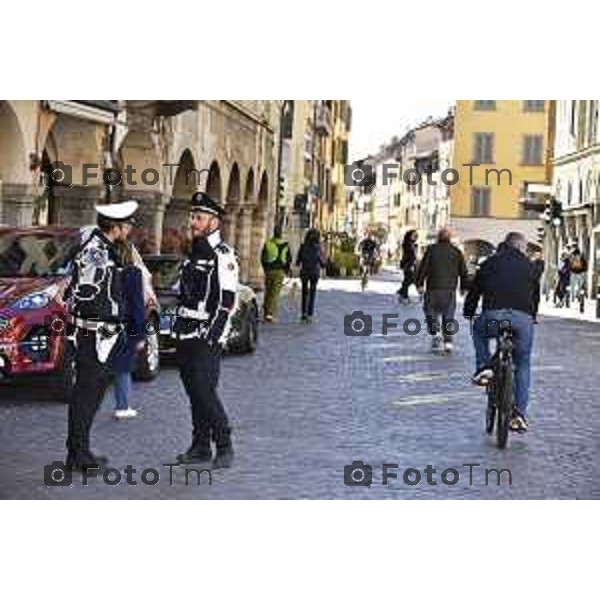 Foto Manzoni Tiziano/LaPresse 1-04-2023Bergamo Italia - Cronaca - Bergamo polizia locale in piazza Pontida intervento