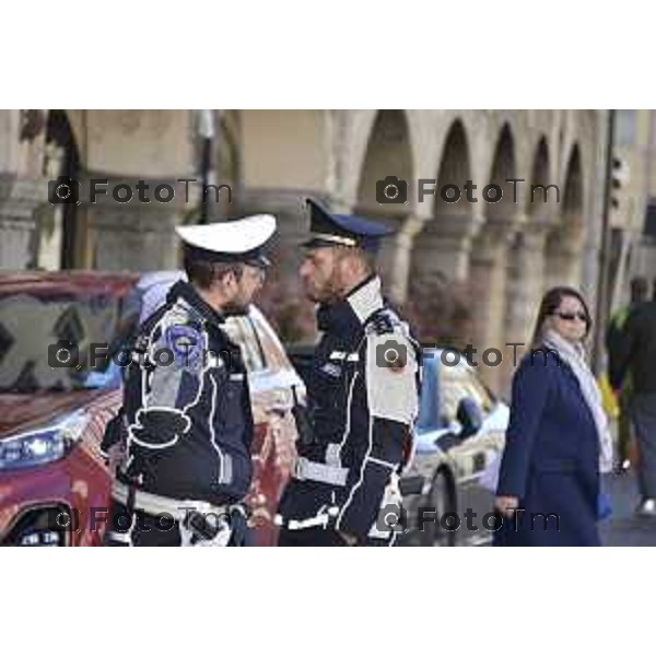 Foto Manzoni Tiziano/LaPresse 1-04-2023Bergamo Italia - Cronaca - Bergamo polizia locale in piazza Pontida intervento