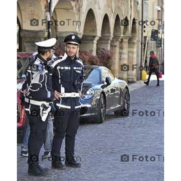 Foto Manzoni Tiziano/LaPresse 1-04-2023Bergamo Italia - Cronaca - Bergamo polizia locale in piazza Pontida intervento