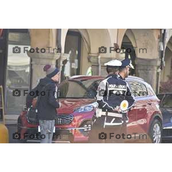 Foto Manzoni Tiziano/LaPresse 1-04-2023Bergamo Italia - Cronaca - Bergamo polizia locale in piazza Pontida intervento