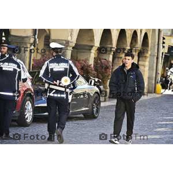 Foto Manzoni Tiziano/LaPresse 1-04-2023Bergamo Italia - Cronaca - Bergamo polizia locale in piazza Pontida intervento