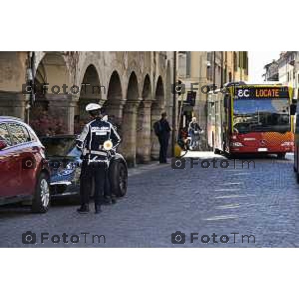 Foto Manzoni Tiziano/LaPresse 1-04-2023Bergamo Italia - Cronaca - Bergamo polizia locale in piazza Pontida intervento