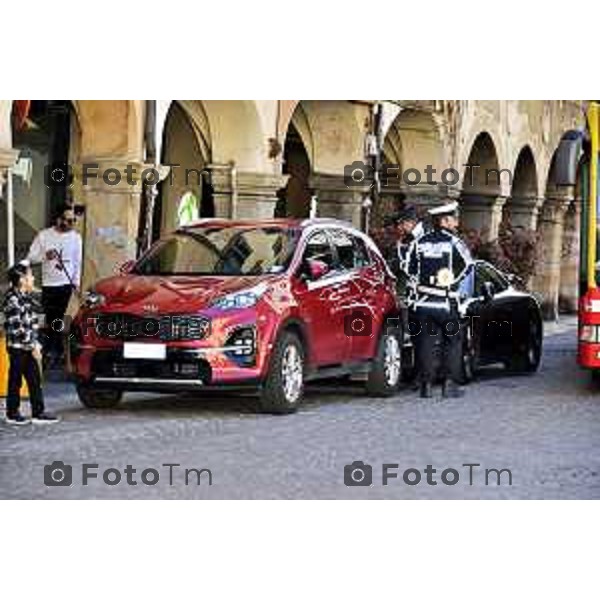 Foto Manzoni Tiziano/LaPresse 1-04-2023Bergamo Italia - Cronaca - Bergamo polizia locale in piazza Pontida intervento