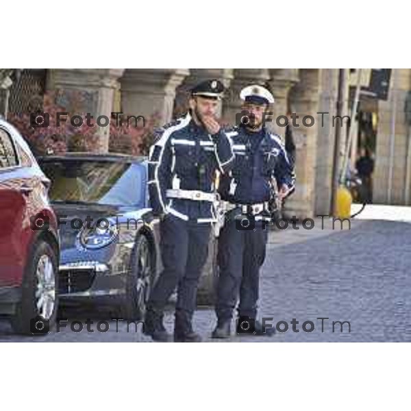 Foto Manzoni Tiziano/LaPresse 1-04-2023Bergamo Italia - Cronaca - Bergamo polizia locale in piazza Pontida intervento