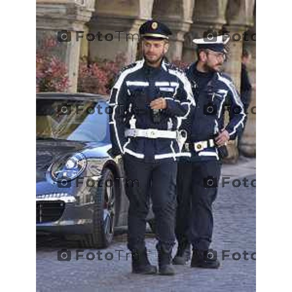 Foto Manzoni Tiziano/LaPresse 1-04-2023Bergamo Italia - Cronaca - Bergamo polizia locale in piazza Pontida intervento