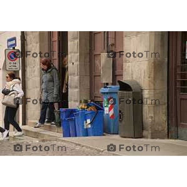 Foto Manzoni Tiziano/LaPresse 31-03-2023Bergamo Italia - Cronaca - Bergamo raccolta differenziata rifiuti immondizia