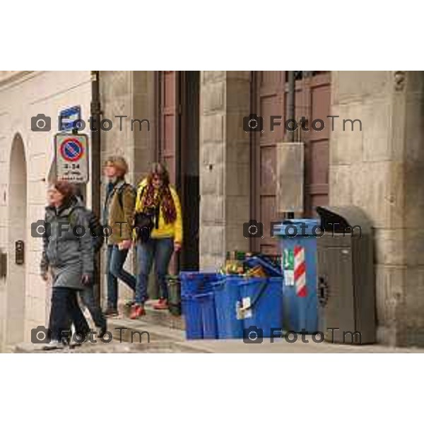 Foto Manzoni Tiziano/LaPresse 31-03-2023Bergamo Italia - Cronaca - Bergamo raccolta differenziata rifiuti immondizia