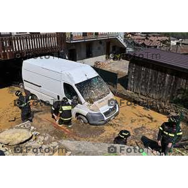 Tiziano Manzoni/LaPresse 04-05- 2023 Bergamo, Italia Cronaca Ardesio Valle Seriana cede un canale valanga di acqua e fango