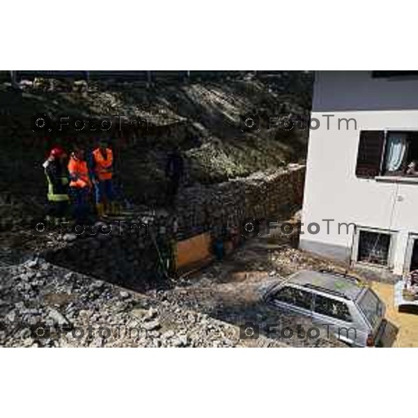 Tiziano Manzoni/LaPresse 04-05- 2023 Bergamo, Italia Cronaca Ardesio Valle Seriana cede un canale valanga di acqua e fango