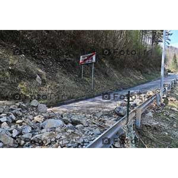 Tiziano Manzoni/LaPresse 04-05- 2023 Bergamo, Italia Cronaca Ardesio Valle Seriana cede un canale valanga di acqua e fango