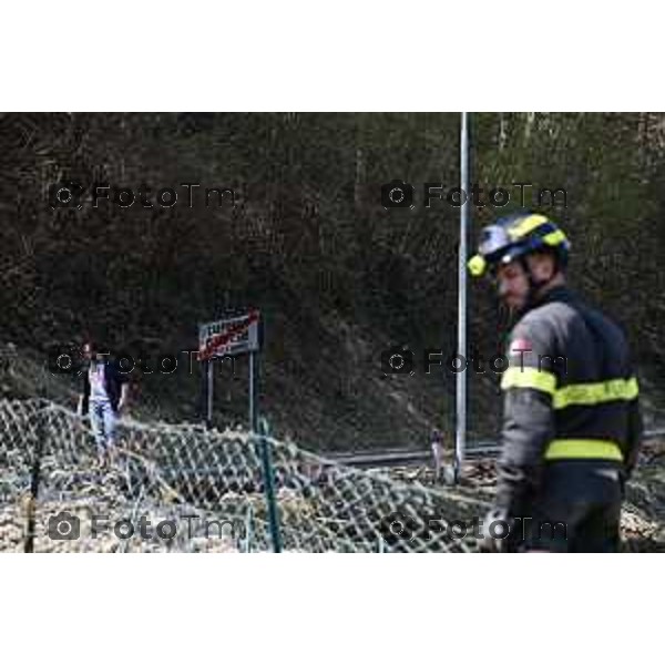 Tiziano Manzoni/LaPresse 04-05- 2023 Bergamo, Italia Cronaca Ardesio Valle Seriana cede un canale valanga di acqua e fango