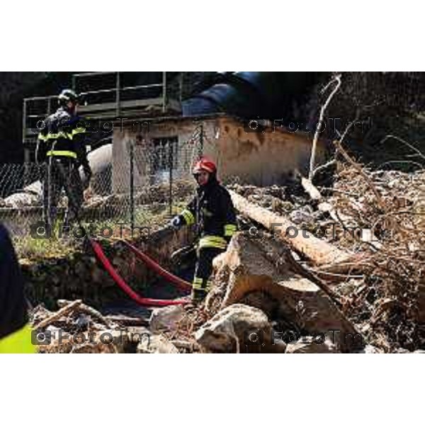 Tiziano Manzoni/LaPresse 04-05- 2023 Bergamo, Italia Cronaca Ardesio Valle Seriana cede un canale valanga di acqua e fango