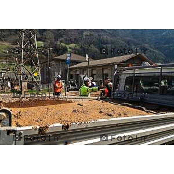 Tiziano Manzoni/LaPresse 04-05- 2023 Bergamo, Italia Cronaca Ardesio Valle Seriana cede un canale valanga di acqua e fango