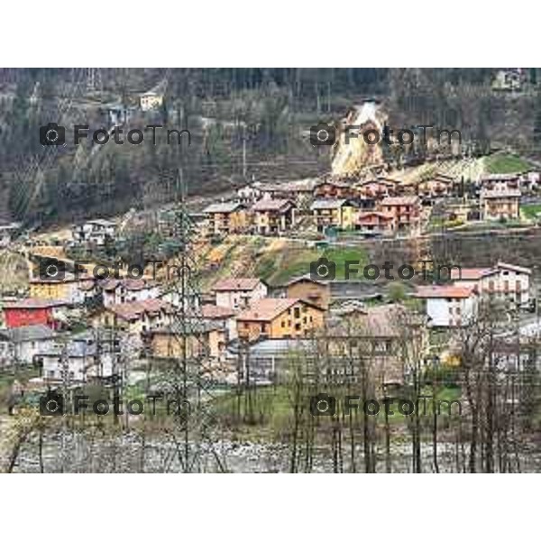 Tiziano Manzoni/LaPresse 04-05- 2023 Bergamo, Italia Cronaca Ardesio Valle Seriana cede un canale valanga di acqua e fango