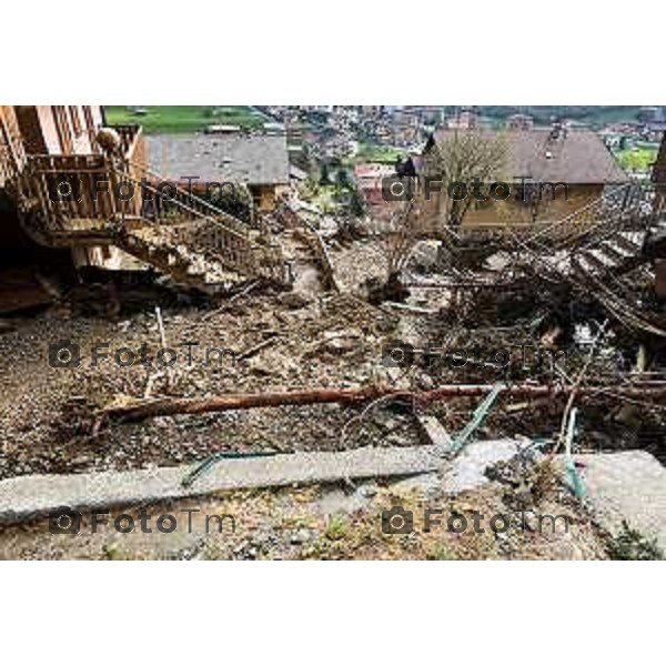 Tiziano Manzoni/LaPresse 04-05- 2023 Bergamo, Italia Cronaca Ardesio Valle Seriana cede un canale valanga di acqua e fango