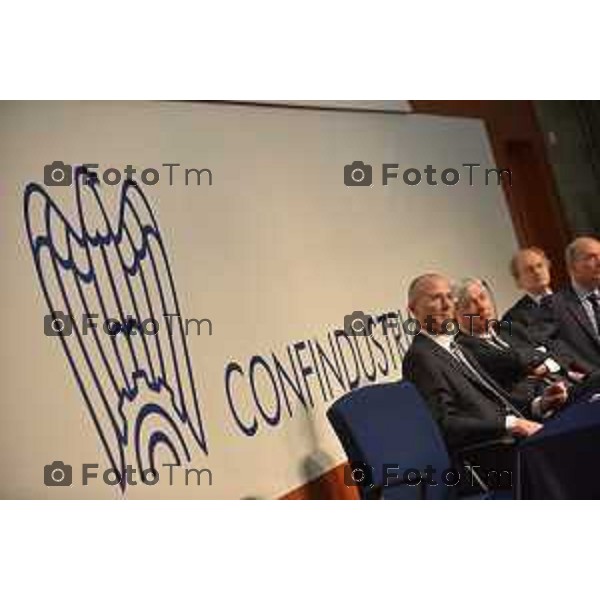 Bergamo palazzo della fiera nuova, assemblea generale riservata ai soci con nomina nuovo presidente. nella foto il tavolo dei rappresentanti confindustria e la sala gremita Fotogramma Bergamo-Tiziano Manzoni