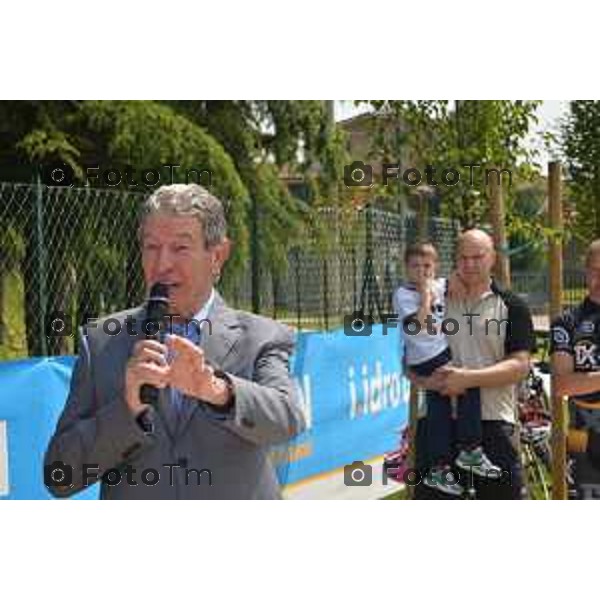 Calusco D\'Adda (BG) inaugurazione nuova pista ciclabile con Gimondi Bottinelli Colleoni nella foto ( da sx In abito scuro Bottinelli italcementi- Colleoni sindaco- Gimondi in abito grigio foto Tiziano Manzoni© fotogramma Bergamo