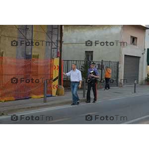 Bariano (BG) rapina a mano armata con ostaggio alla farmacia Maffeis nella foto la farmacia e il figlio del titolare Mauro Maffeis che ha inseguito il ladro con i carabinieri per illustrare la dinamica Fotogramma Bergamo-Tiziano Manzoni