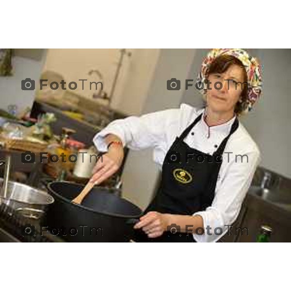 Schilpario (BG) Mea Tagliaferri Albergo San Marco cucina di erbe di montagna foto Tiziano Manzoni-fotogramma Bergamo