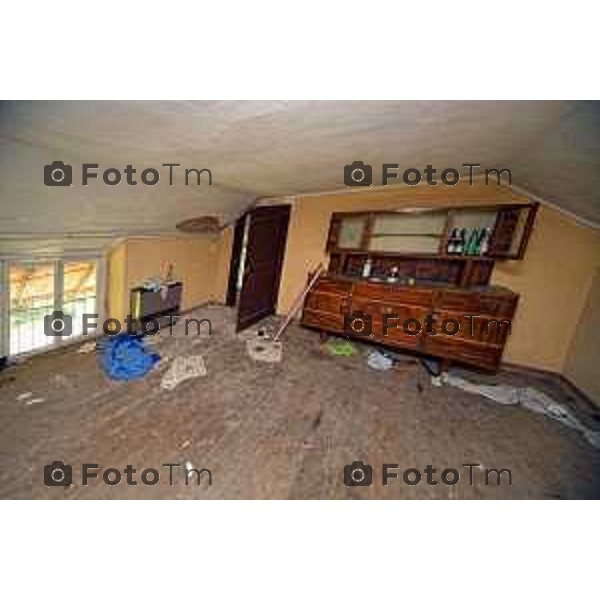 Albino (BG) il villaggio operaio abbandonato Cotonificio Honegger SpA nella foto il degrado e l\'abbandono delle case per gli operai foto Tiziano Manzon-Fotogramma Bergamoi