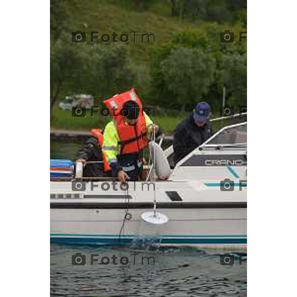 Foto Manzoni Tiziano Bergamo Italia - Cronaca - Bergamo Lago iseo prelievo campioni per controllo acque asl