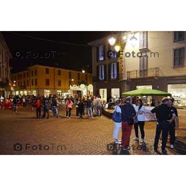 Treviglio (BG) Treviglio, negozi aperti fino a tardi. Tutti i mercoledì l\'orario di apertura esteso fino alle 23,30 foto Tiziano Manzoni© fotogramma Bergamo