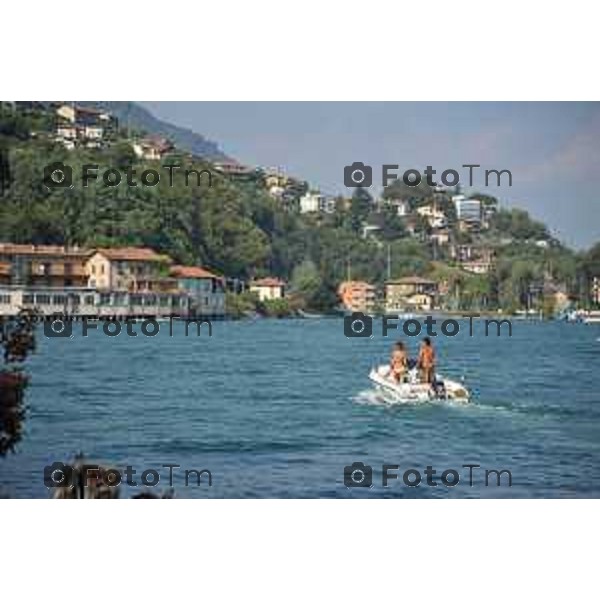 lago Tavernola Tiziano Manzoni