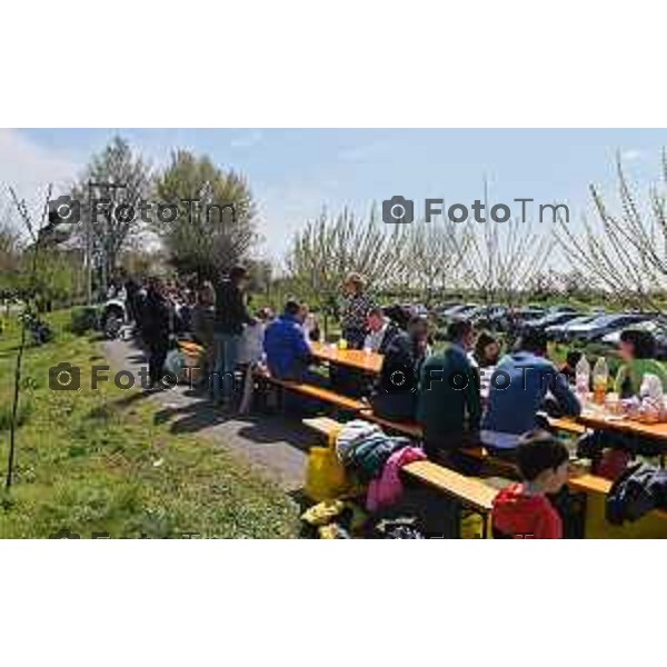 Tiziano Manzoni - LaPresse, Cronaca Italia 10-04-2023 Chiesa di San Tomè - Almenno San Bartolomeo (bg) ritrovo per pic nic di pasquetta gita fuori porta