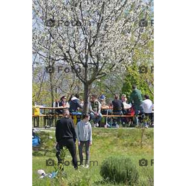 Tiziano Manzoni - LaPresse, Cronaca Italia 10-04-2023 Chiesa di San Tomè - Almenno San Bartolomeo (bg) ritrovo per pic nic di pasquetta gita fuori porta