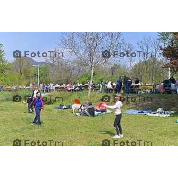 Tiziano Manzoni - LaPresse, Cronaca Italia 10-04-2023 Chiesa di San Tomè - Almenno San Bartolomeo (bg) ritrovo per pic nic di pasquetta gita fuori porta