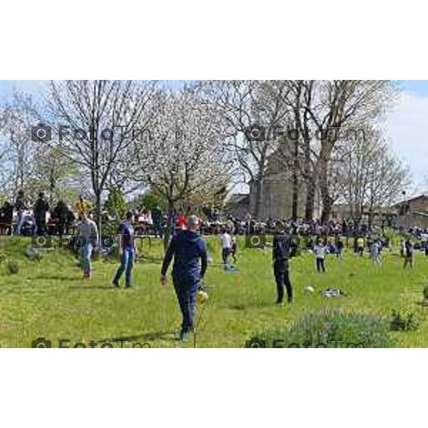 Tiziano Manzoni - LaPresse, Cronaca Italia 10-04-2023 Chiesa di San Tomè - Almenno San Bartolomeo (bg) ritrovo per pic nic di pasquetta gita fuori porta