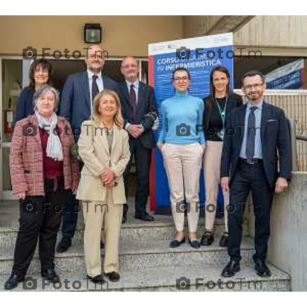 Foto Manzoni Tiziano/LaPresse 14-04-2023Bergamo Italia - Cronaca - Bergamo Inaugurazione della nuova sede del Corso in Infermieristica ad Alzano Lombardo Francesco Locati, Direttore Generale ASST Bergamo Est Francesco Castelli, Rettore Università d Brescia Arianna Coniglio, Presidente Corso di Studio in Infermieristica Università Brescia Milena Mauri, Responsabile Direzionel’ASST Bergamo Est Camillo Bertocchi, Sindaco di Alzano Lombardo Sergio Cavalieri, Rettore Bergamo