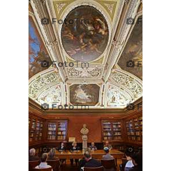 Foto Manzoni Tiziano/LaPresse 19-04-2023Bergamo Italia - Cronaca - Bergamo Il grande ovale di Francesco Bassano torna alla Biblioteca Angelo Mai Maria Cristina Rodeschini, Direttore Accademia Carrara Paolo Plebani, Responsabile ufficio conservatori e conservatore dipinti, disegni e stampe Accademia Carrara Maria Elisabetta Manca, Responsabile Biblioteca Civica Angelo Mai Alfredo Gambardella, Presidente Associazione Amici della Biblioteca Angelo Mai