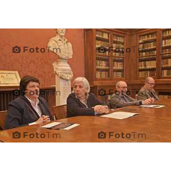 Foto Manzoni Tiziano/LaPresse 19-04-2023Bergamo Italia - Cronaca - Bergamo Il grande ovale di Francesco Bassano torna alla Biblioteca Angelo Mai Maria Cristina Rodeschini, Direttore Accademia Carrara Paolo Plebani, Responsabile ufficio conservatori e conservatore dipinti, disegni e stampe Accademia Carrara Maria Elisabetta Manca, Responsabile Biblioteca Civica Angelo Mai Alfredo Gambardella, Presidente Associazione Amici della Biblioteca Angelo Mai